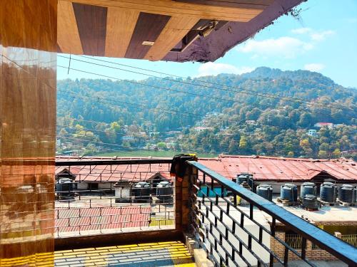 HOTEL VINAYAK NAINITAL- Near Naini Lake with Newly Decorated - Wifi - Room Service - Best luxury Roo in Nainital HOTEL VINAYAK NAINITAL- Near Naini Lake with Newly Decorated - Wifi - Room Service - Best luxury Roo in Nainital