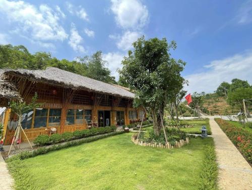 Exterior view, OMTARA RETREAT in Yen Binh (Yen Bai) Exterior view, OMTARA RETREAT in Yen Binh (Yen Bai)