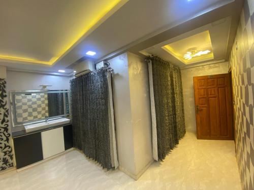Bejárat, AL-MANAL 301 luxury Suite 3BHK in Devinagar Bejárat, AL-MANAL 301 luxury Suite 3BHK in Devinagar
