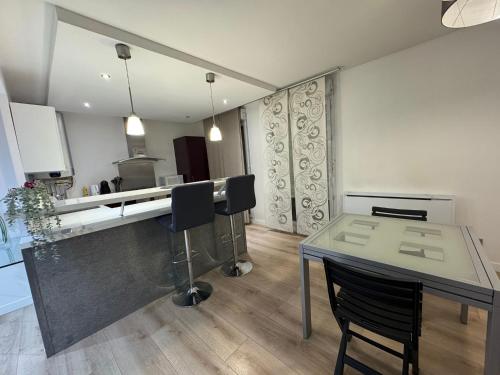 Beautiful renovated 1 room garden box Eurexpo-Lyon- Stadium in Bron Beautiful renovated 1 room garden box Eurexpo-Lyon- Stadium in Bron