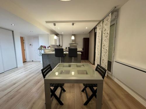 Beautiful renovated 1 room garden box Eurexpo-Lyon- Stadium in Bron Beautiful renovated 1 room garden box Eurexpo-Lyon- Stadium in Bron