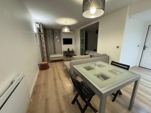 Beautiful renovated 1 room garden box Eurexpo-Lyon- Stadium in Bron Beautiful renovated 1 room garden box Eurexpo-Lyon- Stadium in Bron