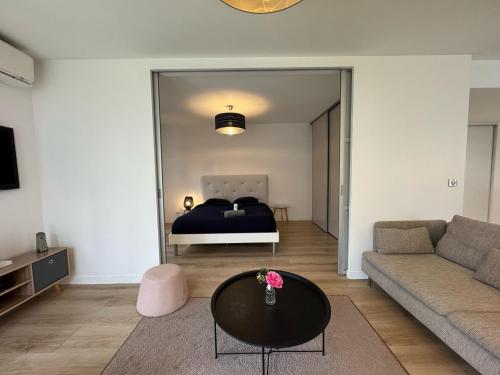 Beautiful renovated 1 room garden box Eurexpo-Lyon- Stadium in Bron Beautiful renovated 1 room garden box Eurexpo-Lyon- Stadium in Bron