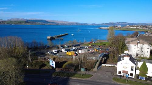 A szálláshely kívülről, The Kempock in Gourock A szálláshely kívülről, The Kempock in Gourock