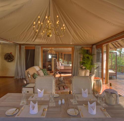 Balkonas / terasa, Finch Hattons Luxury Tented Camp in Tsavo Balkonas / terasa, Finch Hattons Luxury Tented Camp in Tsavo