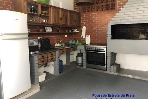 Kitchen, Suites - Privativas in Praia de Pernambuco Kitchen, Suites - Privativas in Praia de Pernambuco