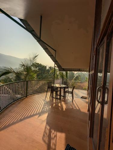 شرفة/ تراس, CharDara Agrotourism & FarmStay in Moleshwar شرفة/ تراس, CharDara Agrotourism & FarmStay in Moleshwar