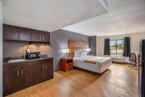 OYO Hotel Orlando Airport near Orlando Watersports Complex OYO Hotel Orlando Airport near Orlando Watersports Complex