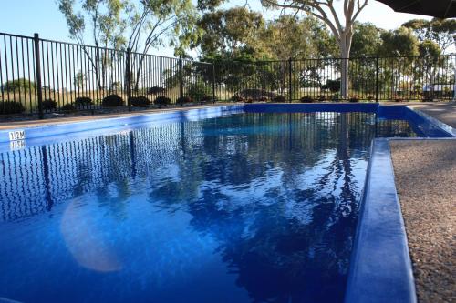 Bazen, Casa Nostra Motel in Rockhampton Bazen, Casa Nostra Motel in Rockhampton
