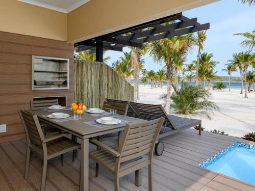 Beachfront Luxury Villa - Private Pool & Sunset Views in Bilene Beachfront Luxury Villa - Private Pool & Sunset Views in Bilene