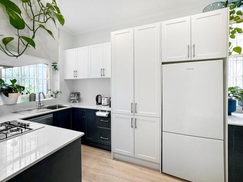 Coogee Coastal Classic Elegance by the Beach - ARD18 near Coogee Beach Coogee Coastal Classic Elegance by the Beach - ARD18 near Coogee Beach