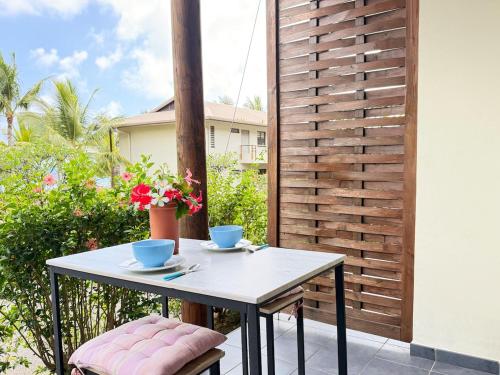 Charming cozy beachfront studio with parking and wifi in Vaitape Charming cozy beachfront studio with parking and wifi in Vaitape