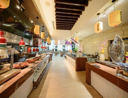 Food and beverages, Four Points by Sheraton Qingdao, Chengyang in Qingdao Food and beverages, Four Points by Sheraton Qingdao, Chengyang in Qingdao