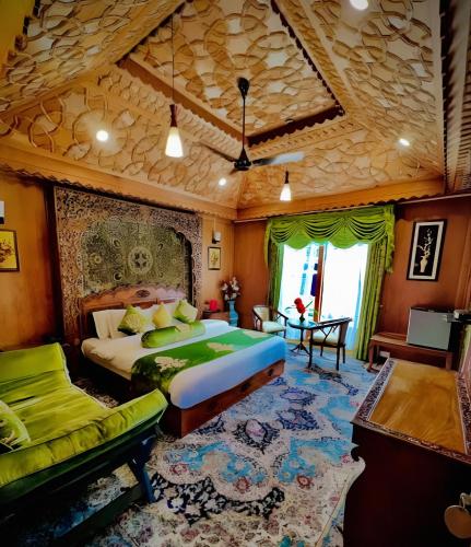 Dilnaaz group of houseboats in Srinagar Dilnaaz group of houseboats in Srinagar