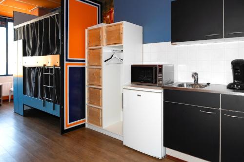 Kitchen, Amsterdam Teleport Hotel in Amsterdam Kitchen, Amsterdam Teleport Hotel in Amsterdam