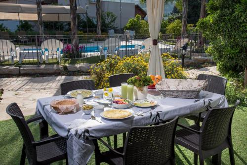Restaurante, Song of Galilee in Nof ha-Yarden Restaurante, Song of Galilee in Nof ha-Yarden