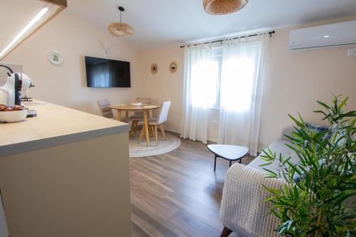 Facilities, Bright & Cozy Apartment in quiet area near Airport in Ponari Facilities, Bright & Cozy Apartment in quiet area near Airport in Ponari