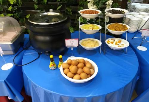 อาหารและเครื่องดื่ม, พาเลต เดอะ แทรเวลเลอร์ส โฮเทล แบงค็อก (Palette The Travellers Hotel Bangkok) near สถานีรถไฟฟ้าใต้ดินสุทธิสาร อาหารและเครื่องดื่ม, พาเลต เดอะ แทรเวลเลอร์ส โฮเทล แบงค็อก (Palette The Travellers Hotel Bangkok) near สถานีรถไฟฟ้าใต้ดินสุทธิสาร