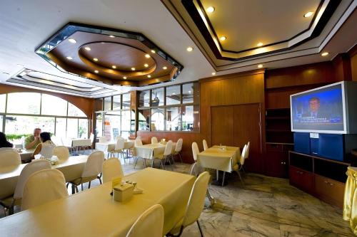 Restaurant, Winner Inn Hotel in Chang Khlan Restaurant, Winner Inn Hotel in Chang Khlan
