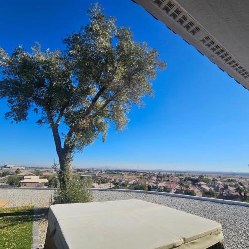 Modern 4BR Escape with Mountain Views in Ahwatukee Modern 4BR Escape with Mountain Views in Ahwatukee