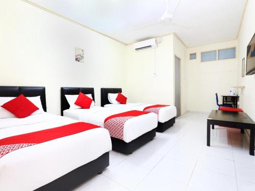 Super OYO 89640 Hotel Pelangi Marang in Marang Super OYO 89640 Hotel Pelangi Marang in Marang