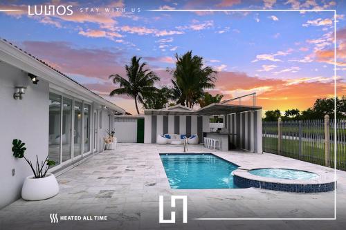 Swimming pool, Luxurious Home with BBQ, Hot Tub, Heated Pool & Wifi - L36 in Country Walk Swimming pool, Luxurious Home with BBQ, Hot Tub, Heated Pool & Wifi - L36 in Country Walk