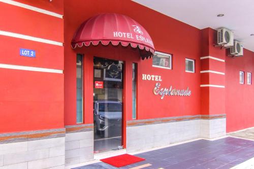 Entrance, Hotel O Esplanade in Bandar Indah Entrance, Hotel O Esplanade in Bandar Indah