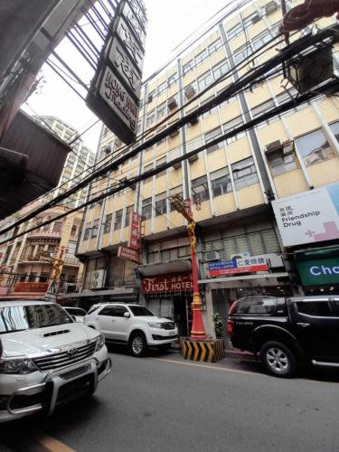 Entrance, OYO 1011 First Hotel in Binondo Entrance, OYO 1011 First Hotel in Binondo