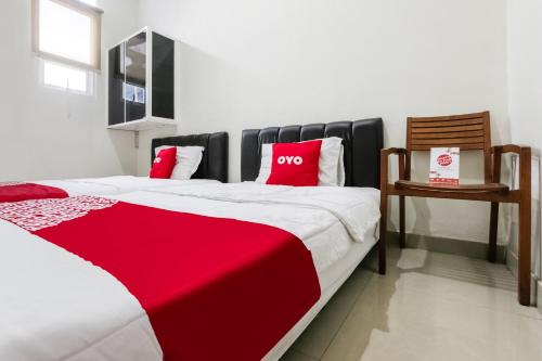 Super OYO 3838 Tamansari Guest House near โบสถ์พระแม่มารีย์เรจินา Super OYO 3838 Tamansari Guest House near โบสถ์พระแม่มารีย์เรจินา