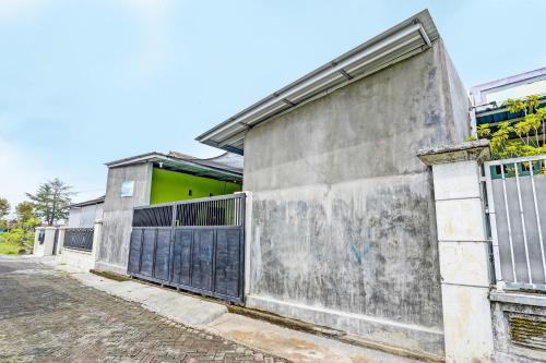 Entrance, Hotel O Gang Songo Syariah HomestayNearWisata Osing in Rogojampi Entrance, Hotel O Gang Songo Syariah HomestayNearWisata Osing in Rogojampi