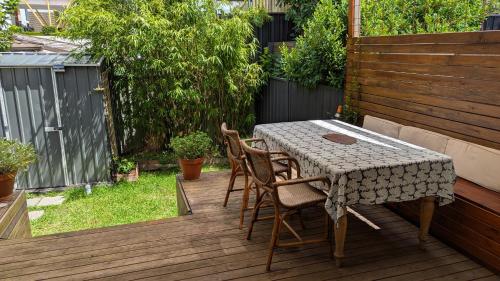 Vrt, Heritage House with Alfresco Dining in Summer Hill Vrt, Heritage House with Alfresco Dining in Summer Hill