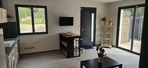 Konyha, Duplex 2 chambres avec extérieur (Duplex 2 chambres avec exterieur) in Suze La Rousse Konyha, Duplex 2 chambres avec extérieur (Duplex 2 chambres avec exterieur) in Suze La Rousse