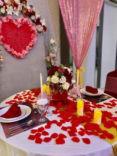 Food and beverages, All Nite & Day Hotel Alam Sutera in Tangerang Food and beverages, All Nite & Day Hotel Alam Sutera in Tangerang