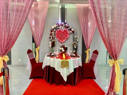 Food and beverages, All Nite & Day Hotel Alam Sutera in Tangerang Food and beverages, All Nite & Day Hotel Alam Sutera in Tangerang