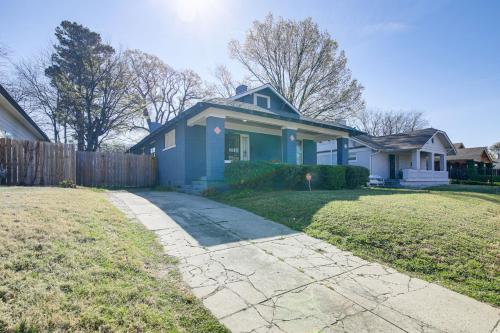 4 Mi to Beale Street and FedExForum Home with Yard! near Memphis Zoo 4 Mi to Beale Street and FedExForum Home with Yard! near Memphis Zoo