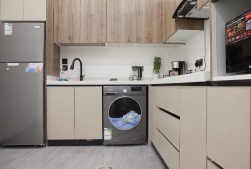 Konyha, négyzetméteres, 2 hálószobás Apartman 2 fürdőszobával Qurtubah területén (Elite Two-Bedroom Apt AlRimal-7) near Khalid király nemzetközi repülőtér Konyha, négyzetméteres, 2 hálószobás Apartman 2 fürdőszobával Qurtubah területén (Elite Two-Bedroom Apt AlRimal-7) near Khalid király nemzetközi repülőtér