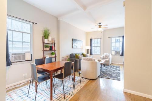 Bright & Modern 3BR and 1BA in Logan Square in Logan Square Bright & Modern 3BR and 1BA in Logan Square in Logan Square