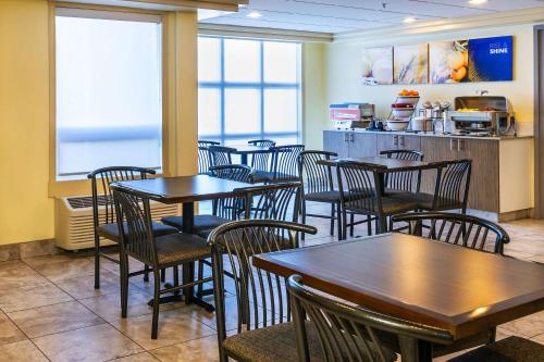 Food and beverages, Comfort Inn & Suites in Moose Jaw (SK) Food and beverages, Comfort Inn & Suites in Moose Jaw (SK)