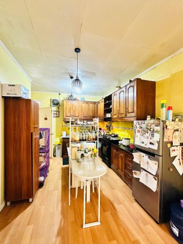 Kitchen, Feel at Home Polomolok H&C Shower Netflix Wi-Fi in Polomolok Kitchen, Feel at Home Polomolok H&C Shower Netflix Wi-Fi in Polomolok