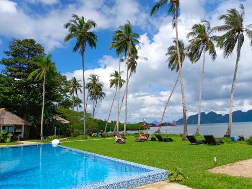 Úszómedence, Bebeladan Beach Resort near Santa Isabel Erőd Úszómedence, Bebeladan Beach Resort near Santa Isabel Erőd