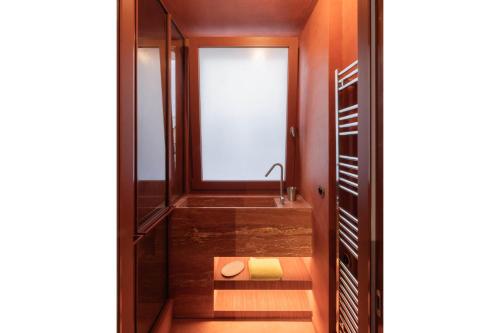 Kylpyhuone, Sublime apartment Beaubourg/Le Marais in Paris Kylpyhuone, Sublime apartment Beaubourg/Le Marais in Paris
