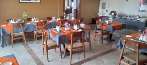 Restoran, Jinna Suites Hotel in Mukono Restoran, Jinna Suites Hotel in Mukono