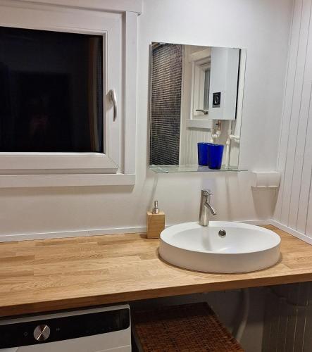 Bathroom, Nuannivik Cottage in Narsaq Bathroom, Nuannivik Cottage in Narsaq
