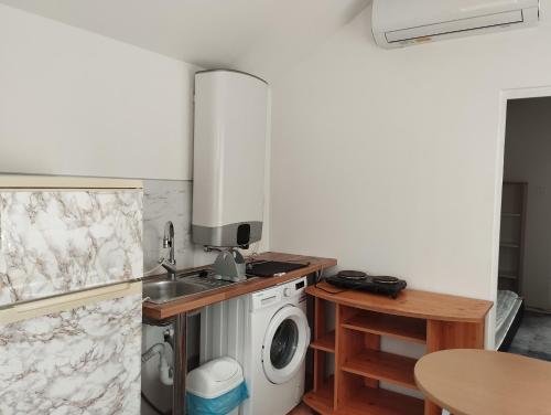 Ibolya Apartman Debrecen kertvárosàban (Ibolya Apartman Debrecen kertvarosaban) in เมกเกส Ibolya Apartman Debrecen kertvárosàban (Ibolya Apartman Debrecen kertvarosaban) in เมกเกส