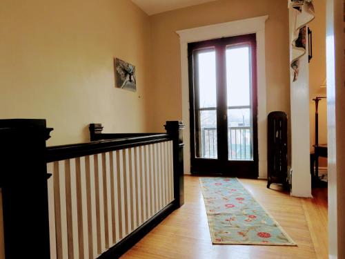 Linwood Paradise Home near Forest Lawn Linwood Paradise Home near Forest Lawn