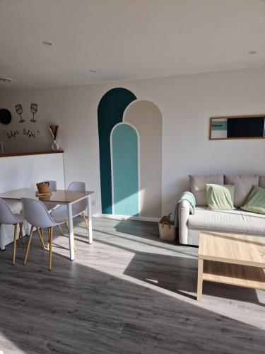 Facilities, Les G in Gasny Facilities, Les G in Gasny