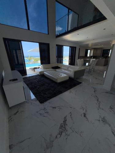 Alentours, White Sky Beach Villas in Whitehouse Alentours, White Sky Beach Villas in Whitehouse