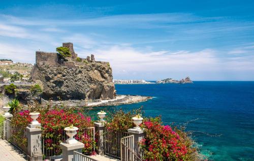 Beach, Sicily Garden House in Aci Castello Beach, Sicily Garden House in Aci Castello