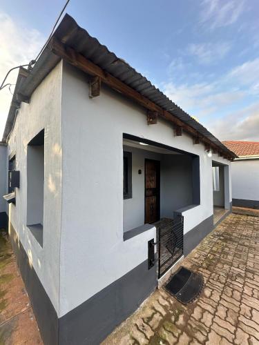 Pemandangan luar, Busy-Bee's Enclave in Lobamba Pemandangan luar, Busy-Bee's Enclave in Lobamba
