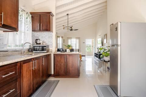 BellaRose at Colbeck ,Gated with Pool, Stylishly modern in 老港口 BellaRose at Colbeck ,Gated with Pool, Stylishly modern in 老港口